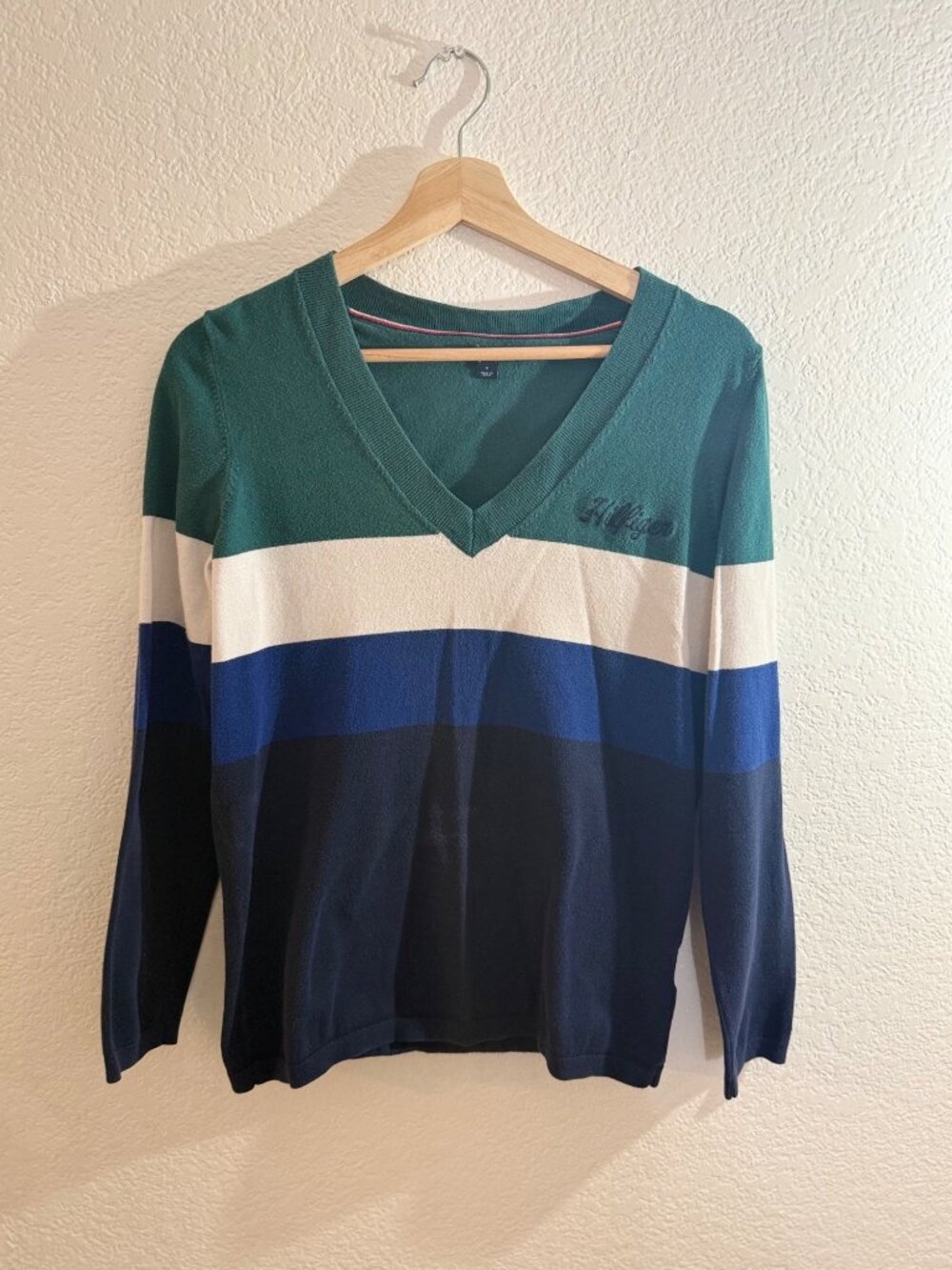 Tommy Hilfiger V-neck Green White Blue Preppy Sweatshirt Size Medium